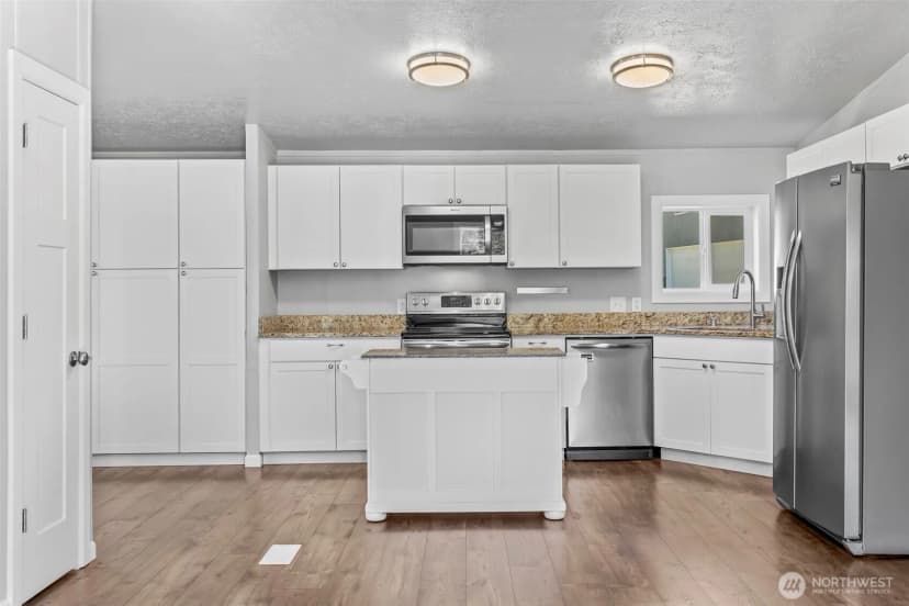Property photo for 6915 Stringtown Road E, Eatonville photo 3