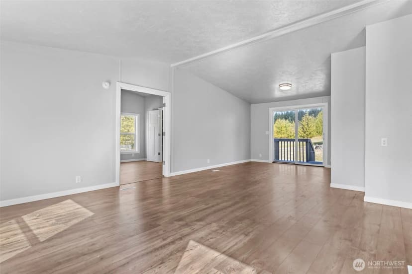 Property photo for 6915 Stringtown Road E, Eatonville photo 10