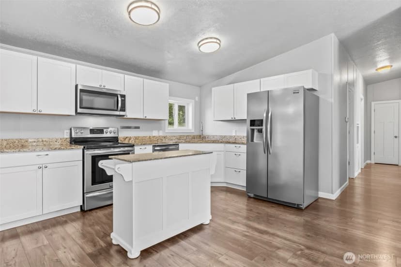 Property photo for 6915 Stringtown Road E, Eatonville photo 2