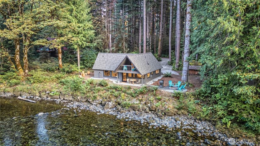 Property photo for 12423 744th Avenue, Skykomish