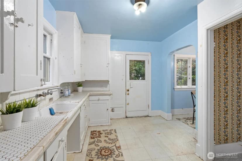Property photo for 6063 6th Avenue Ne, Seattle photo 10