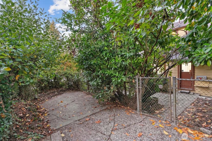 Property photo for 6063 6th Avenue Ne, Seattle photo 29