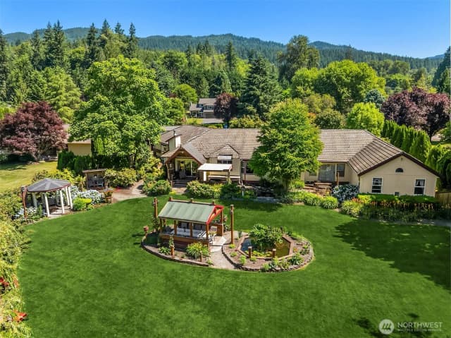 Property photo for 20625 Se 135th Street, Issaquah photo 3