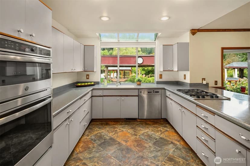 Property photo for 20625 Se 135th Street, Issaquah photo 8