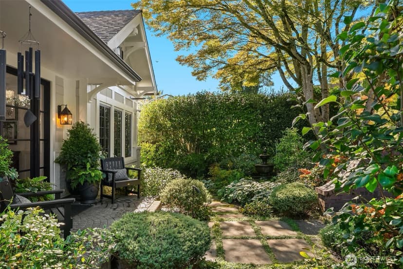 Property photo for 3408 E Laurelhurst Drive Ne, Seattle photo 4