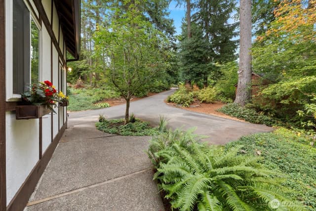 Property photo for 2310 Squak Mountain Loop Sw, Issaquah photo 3