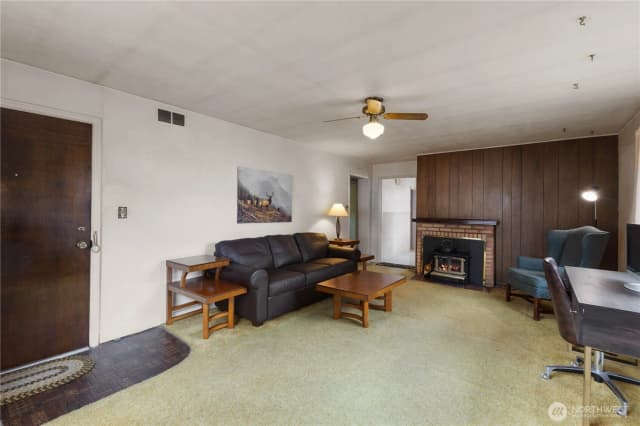 Property photo for 12447 2nd Avenue Sw, Burien photo 3