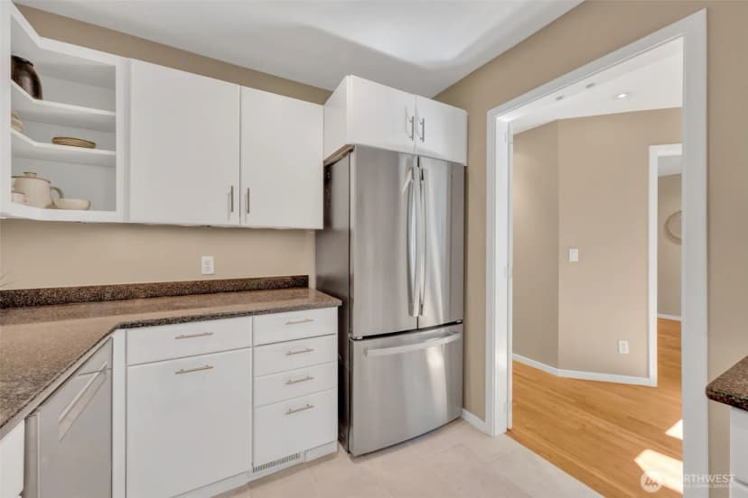 Property photo for 621 Bellevue Way Se, Bellevue photo 20