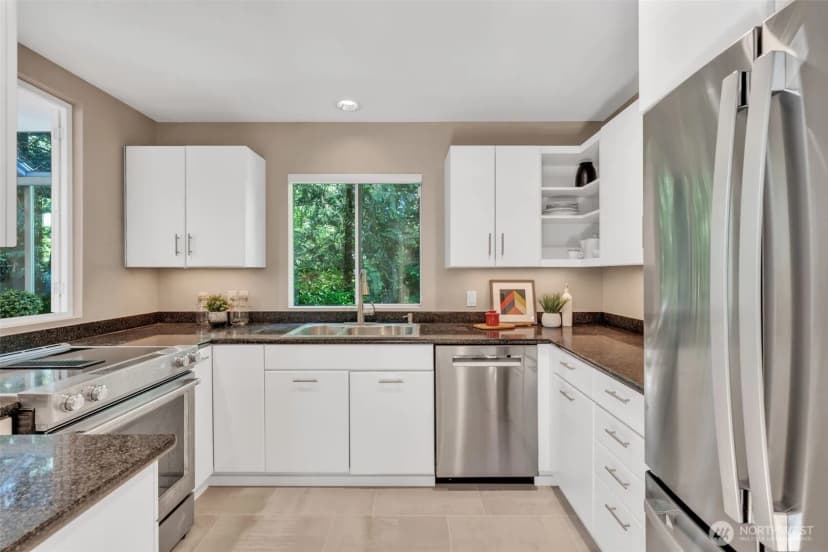 Property photo for 621 Bellevue Way Se, Bellevue photo 17
