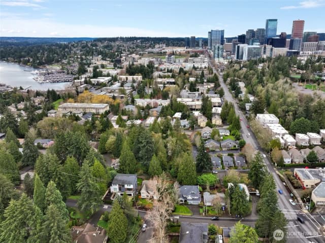 Property photo for 621 Bellevue Way Se, Bellevue photo 4