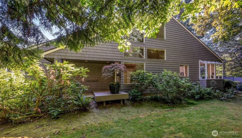 Property photo for 621 Bellevue Way Se, Bellevue photo 6