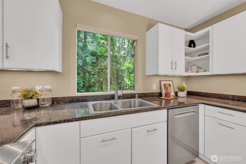 Property photo for 621 Bellevue Way Se, Bellevue photo 18