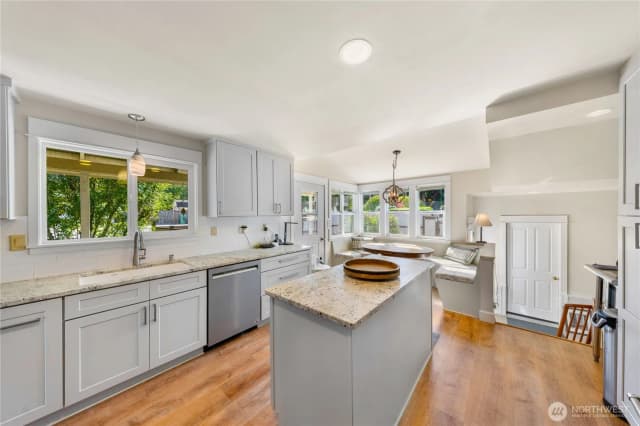 Property photo for 1108 C Avenue, Anacortes photo 5