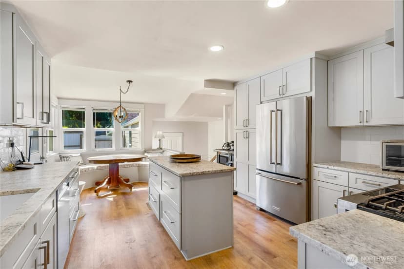 Property photo for 1108 C Avenue, Anacortes photo 3