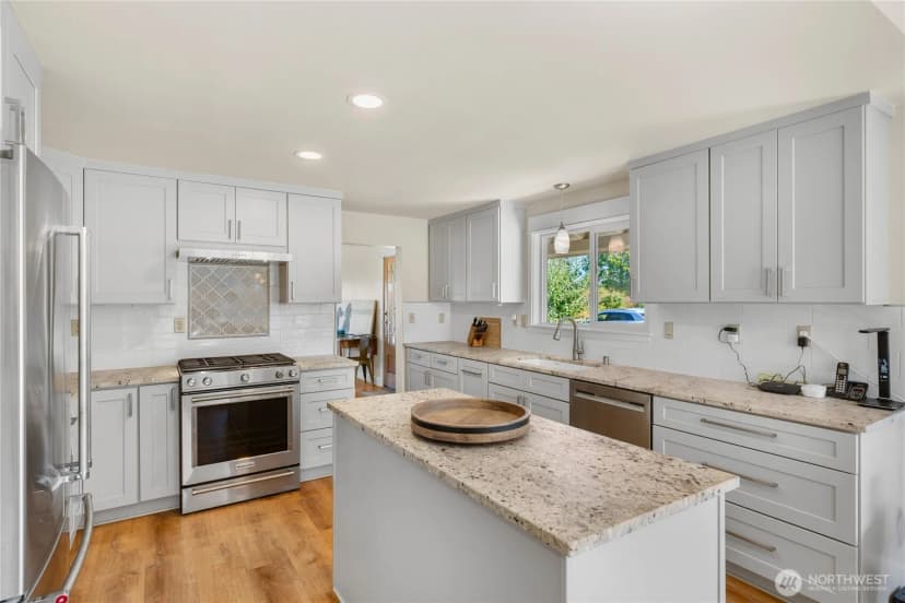 Property photo for 1108 C Avenue, Anacortes photo 6