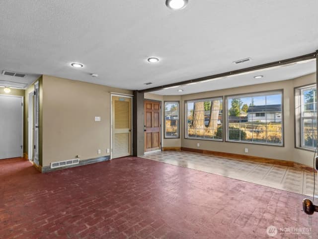 Property photo for 5706 225th Street Sw, Mountlake Terrace photo 3