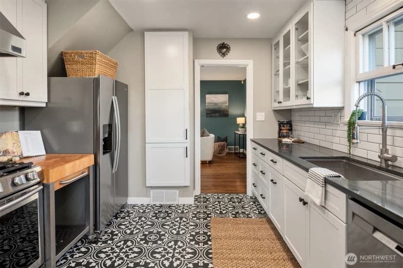 Property photo for 9304 Fauntleroy Way Sw, Seattle photo 10