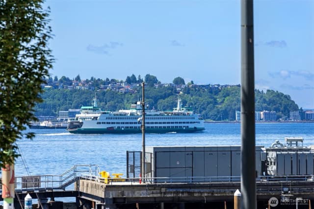 Property photo for 2000 Alaskan Way #255, Seattle photo 4