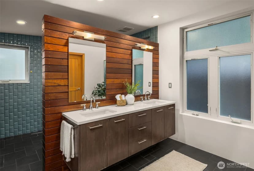 Property photo for 3925 48th Avenue S, Seattle photo 16