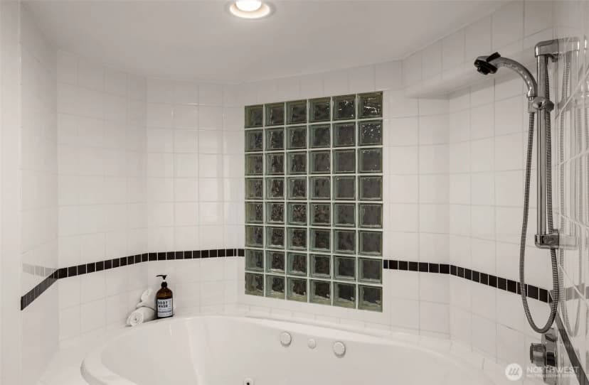 Property photo for 3925 48th Avenue S, Seattle photo 31
