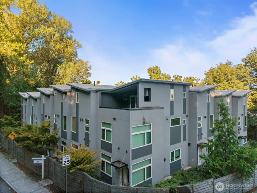 Property photo for 1543 Boylston Avenue E, Seattle photo 24