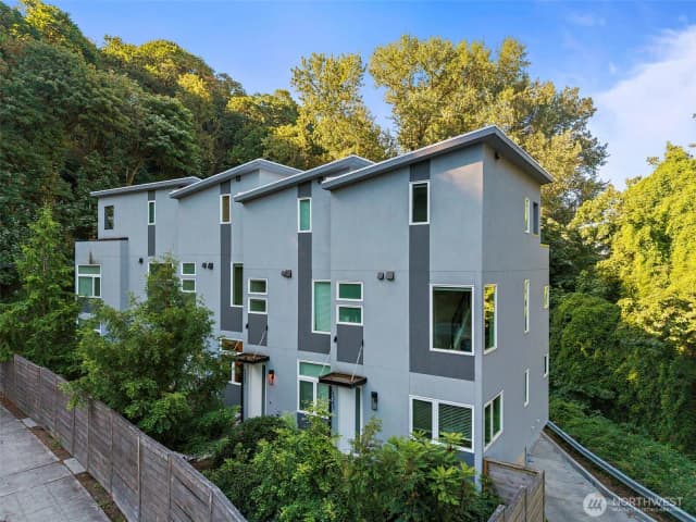Property photo for 1543 Boylston Avenue E, Seattle photo 2