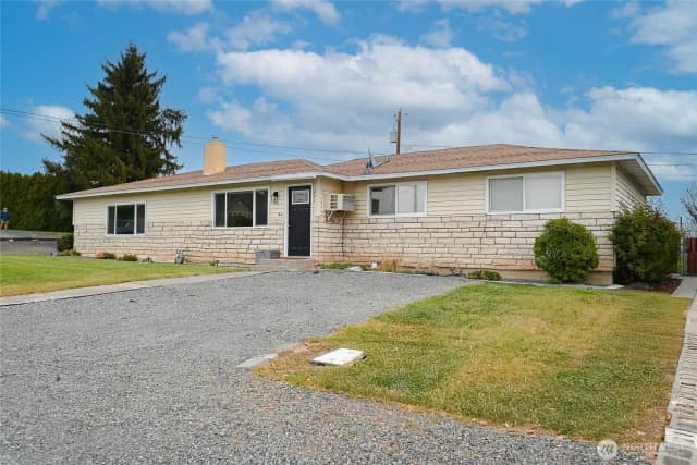 Property photo for 201 S 66th Avenue, Yakima