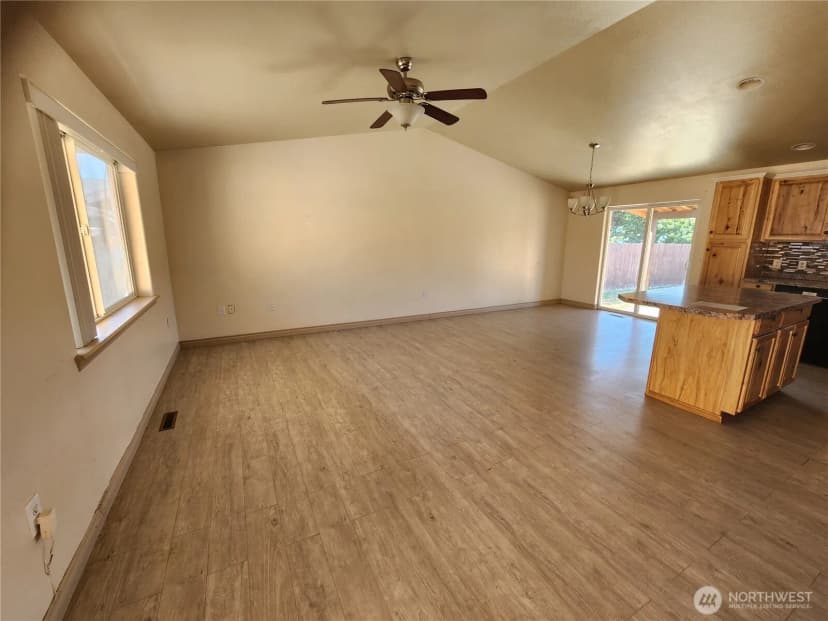 Property photo for 1070 S 4th Avenue, Othello photo 3