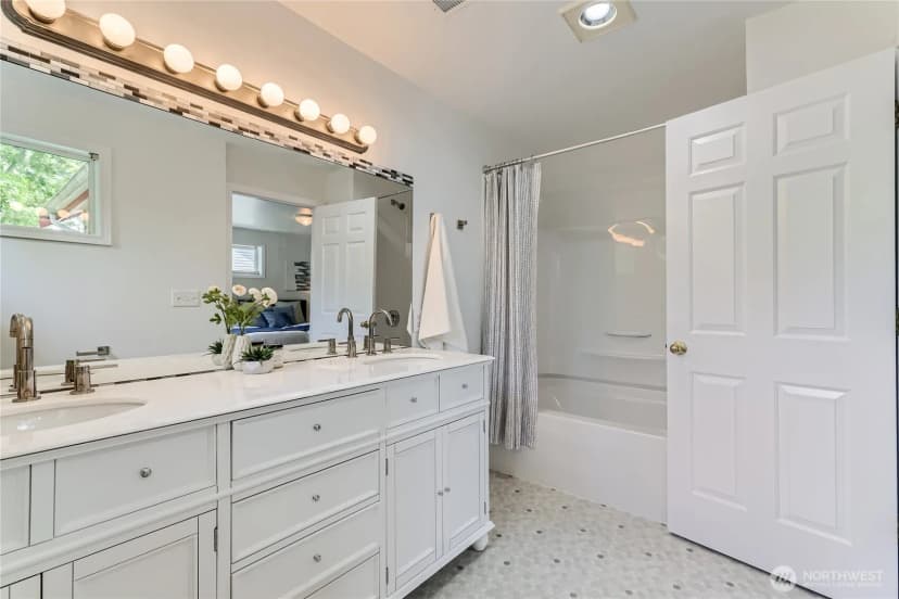 Property photo for 2801 Ne 130th Street #c101, Seattle photo 16