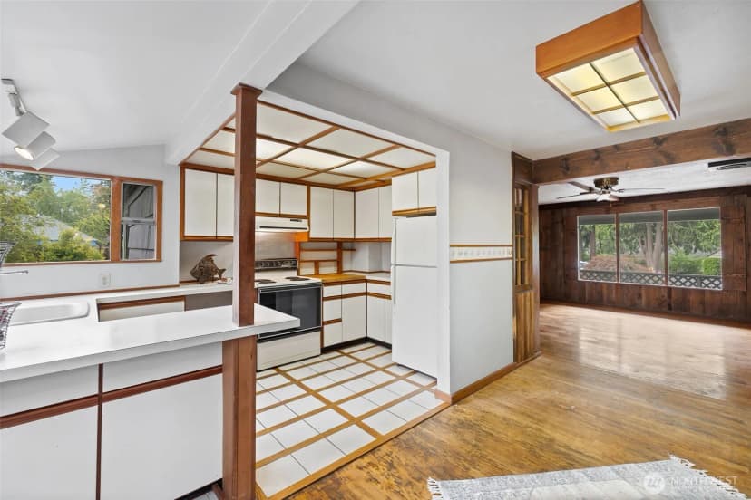 Property photo for 12520 24th Avenue Ne, Seattle photo 15