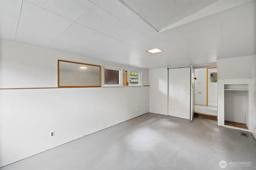 Property photo for 12520 24th Avenue Ne, Seattle photo 27