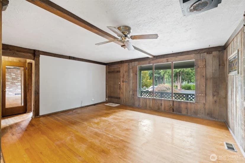 Property photo for 12520 24th Avenue Ne, Seattle photo 10