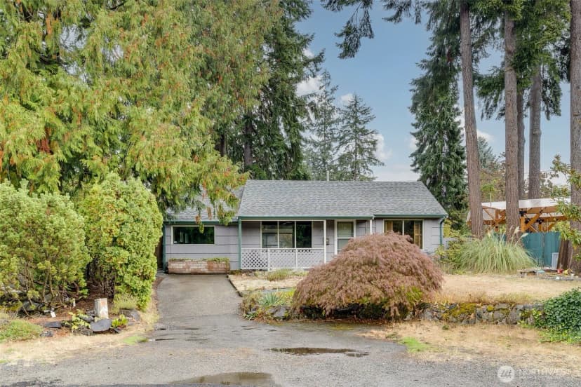 Property photo for 12520 24th Avenue Ne, Seattle photo 2
