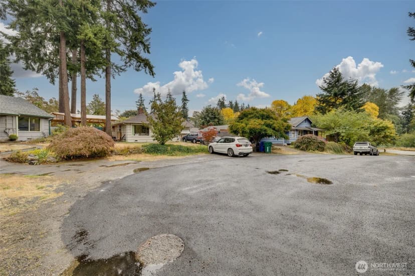 Property photo for 12520 24th Avenue Ne, Seattle photo 31