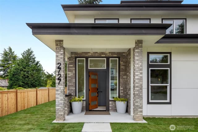 Property photo for 2727 50th Avenue Sw, Seattle photo 2