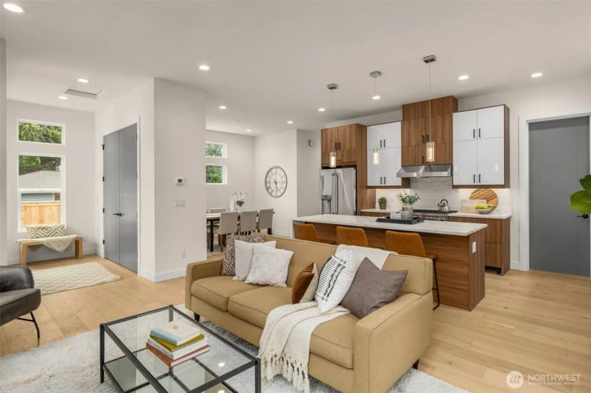 Property photo for 2727 50th Avenue Sw, Seattle photo 8