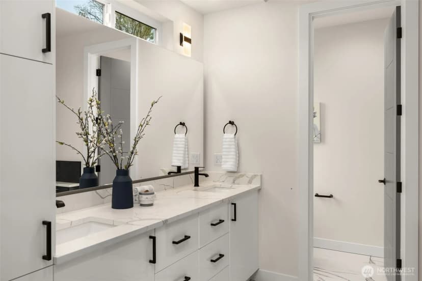 Property photo for 2727 50th Avenue Sw, Seattle photo 25