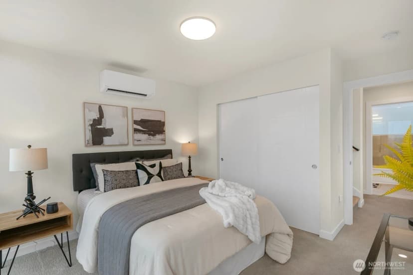 Property photo for 2408 13th Avenue S, Seattle photo 14