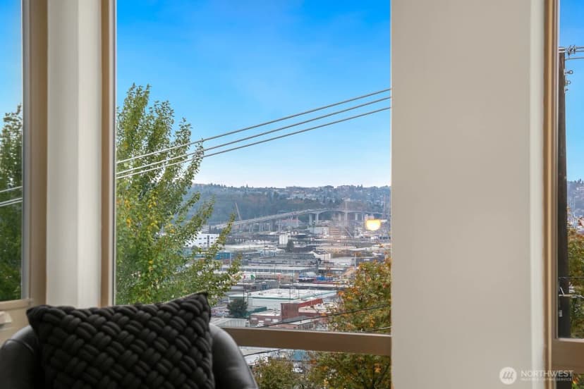 Property photo for 2408 13th Avenue S, Seattle photo 5