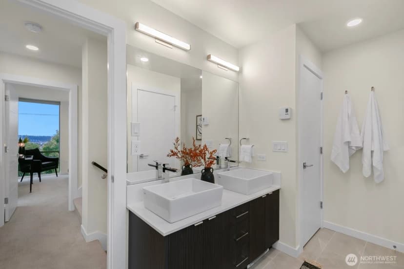Property photo for 2408 13th Avenue S, Seattle photo 15