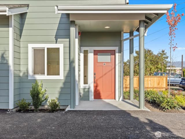 Property photo for 215 Corrin Avenue Nw #a, Orting photo 4