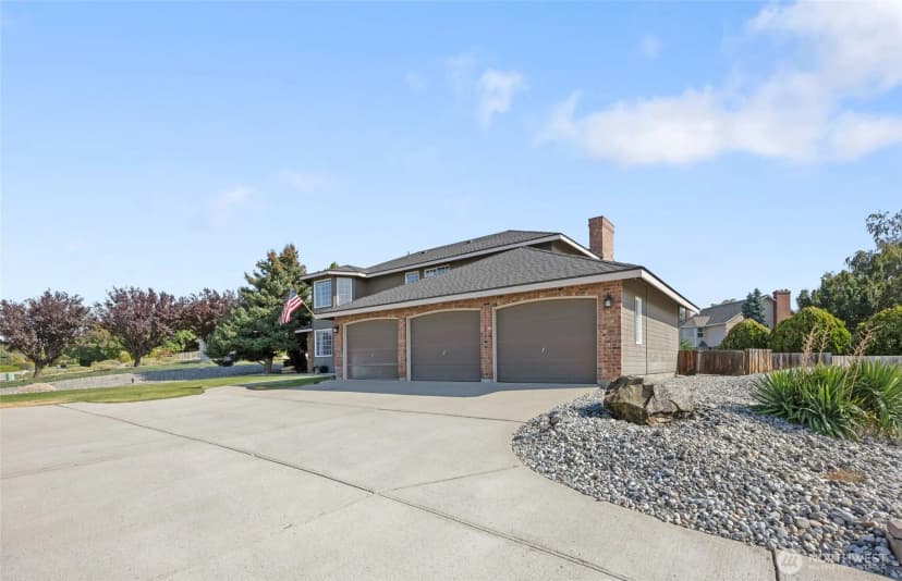 Property photo for 2327 Grand Avenue, East Wenatchee photo 4
