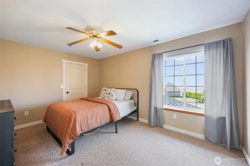 Property photo for 2327 Grand Avenue, East Wenatchee photo 27