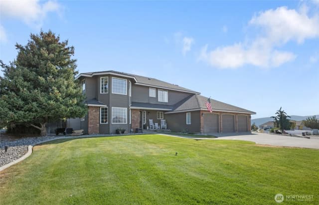 Property photo for 2327 Grand Avenue, East Wenatchee photo 3