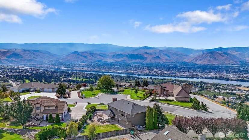 Property photo for 2327 Grand Avenue, East Wenatchee photo 37