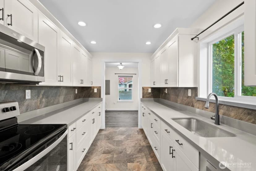 Property photo for 507 Center St W, Eatonville photo 14