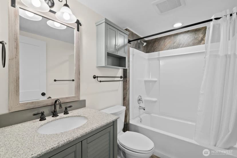 Property photo for 507 Center St W, Eatonville photo 18