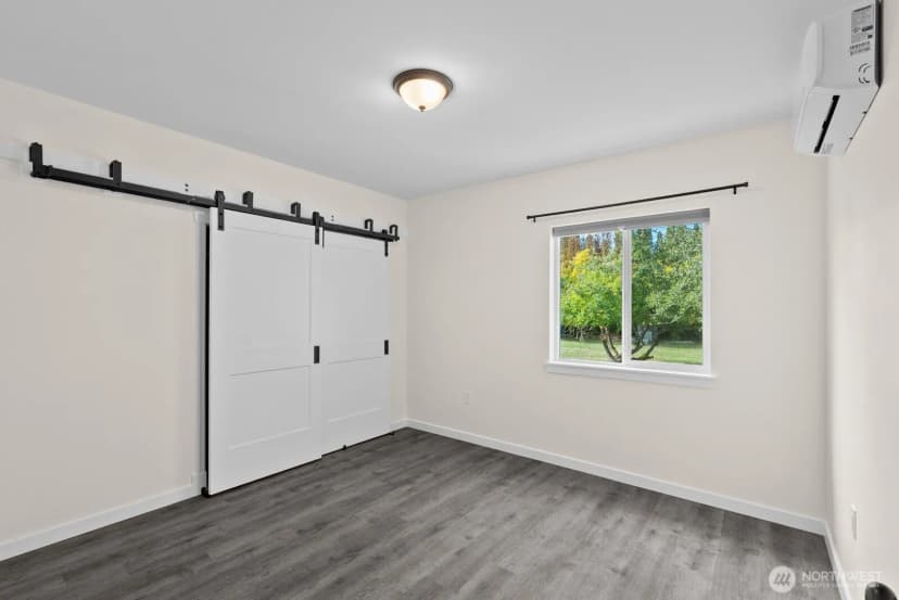 Property photo for 507 Center St W, Eatonville photo 17