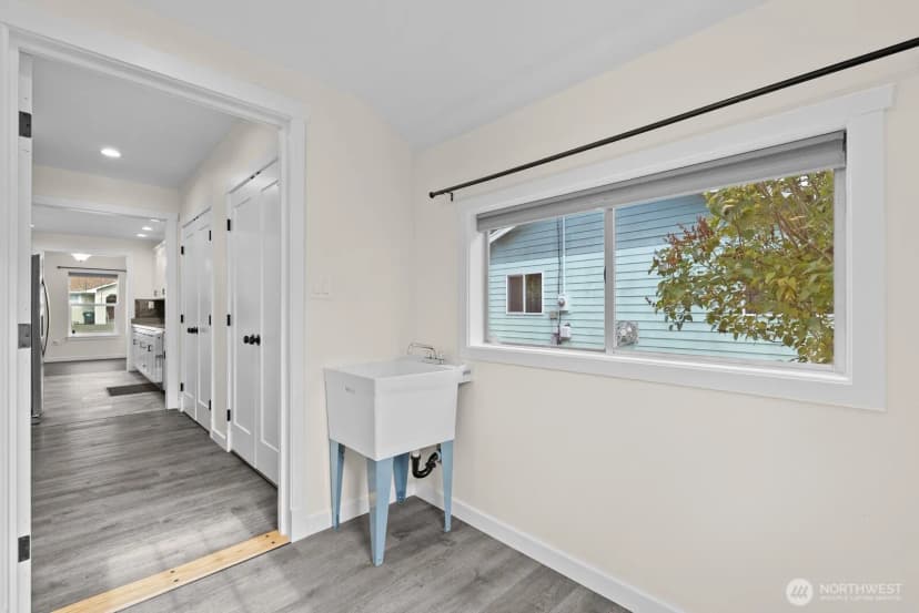Property photo for 507 Center St W, Eatonville photo 21