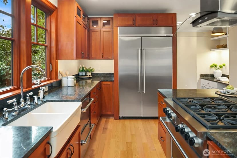 Property photo for 6822 31st Avenue Ne, Seattle photo 10